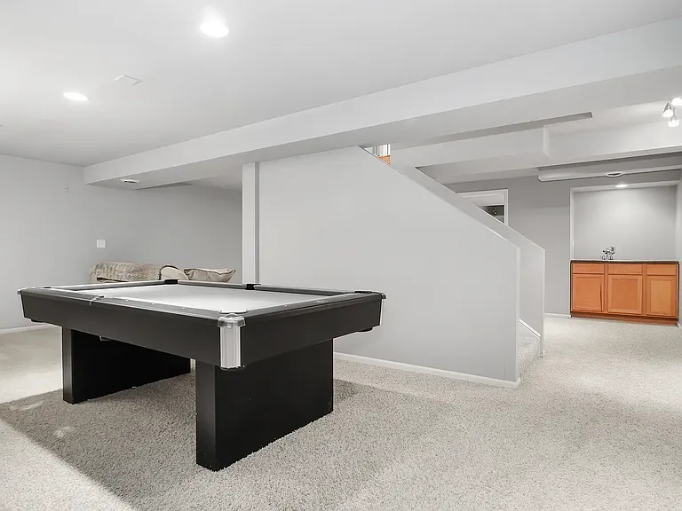 423 Vaughn Cir — Photo 17