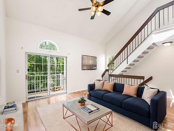 2nd image of 1307 Commons Dr