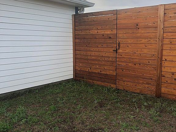 4th image of 155 Carousel Cir