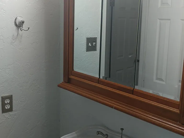 3010 NE Kingsbriar Dr — Photo 8