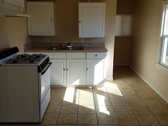 3rd image of 642 N Thorne Ave APT D