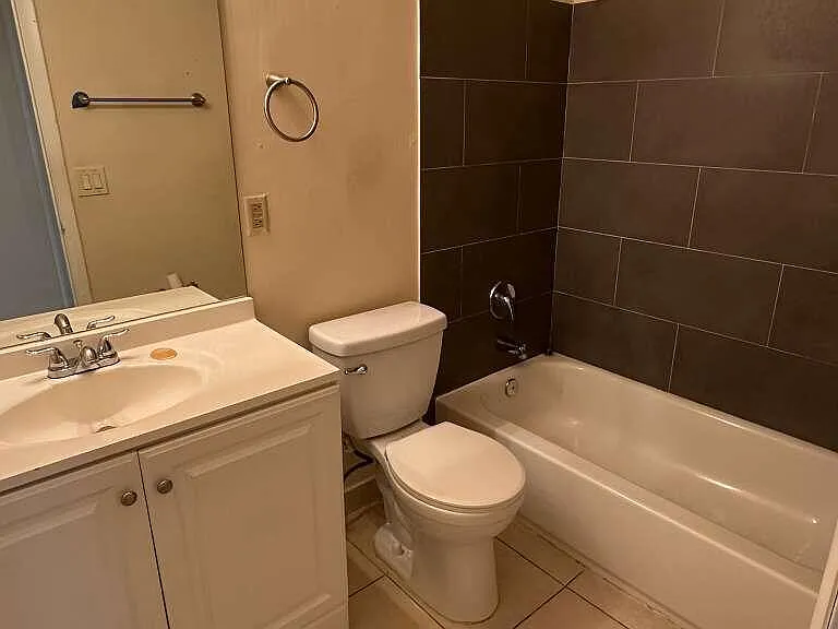 1239 SW 46th Ave #906 — Photo 12