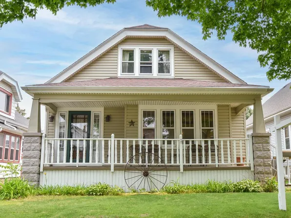 3256 South 10th STREET, Milwaukee, WI 53215