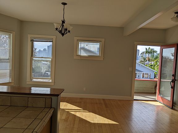 3rd image of 847 21st St