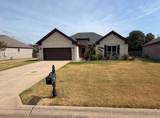 212 Nantucket Loop, Maumelle, AR 72113
