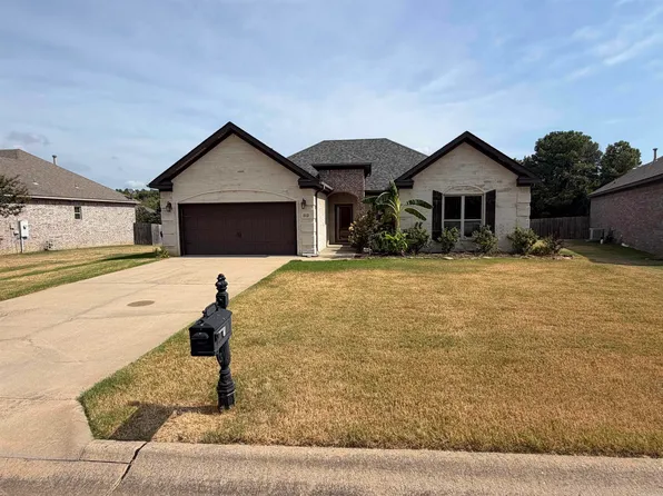 212 Nantucket Loop, Maumelle, AR 72113