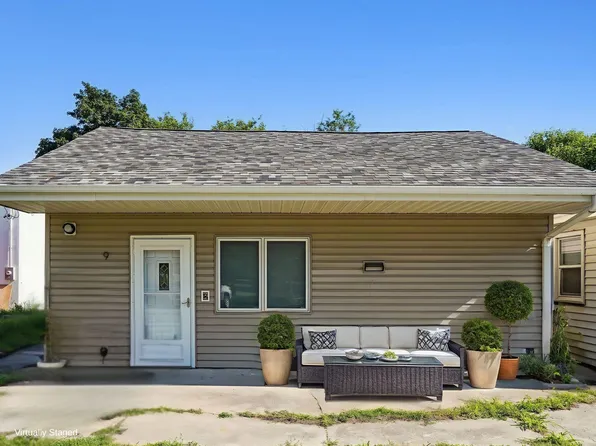 9 1st St, Collins, IA 50055