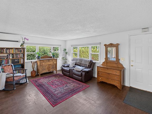 4th image of 23 Lakeview Dr