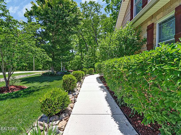 5th image of 36 Kingsbridge Ln