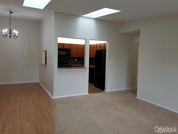 5th image of 48 Fisher Dr
