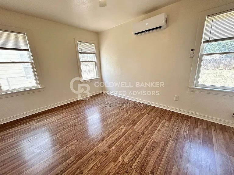 114 Avenue V — Photo 10