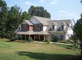 125 Back Cove Dr, Moneta, VA 24121