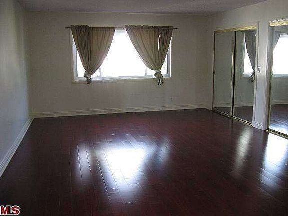 5th image of 341 S Oakhurst Dr