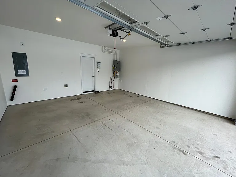 2555 NE Purcell Blvd — Photo 17