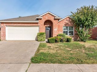 2718 Sun Rise Ln, Grand Prairie, TX 75052