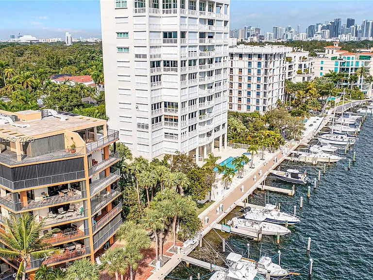 1700 S Bayshore Ln #3B — Photo 30