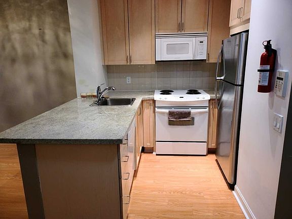 3rd image of 85 Bloor St E #503