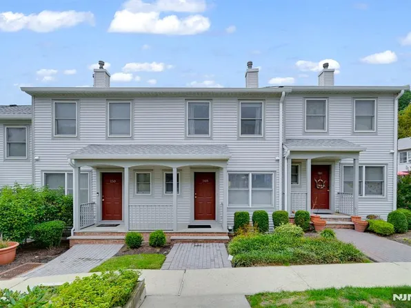 148 Panorama Dr, Edgewater, NJ 07020