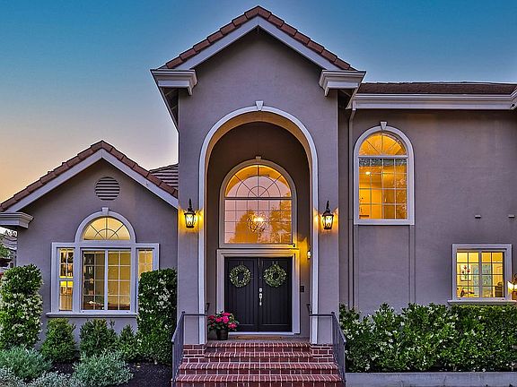 4th image of 40 Trish Ct