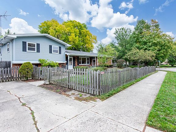 2nd image of 2704 N Evergreen Ave