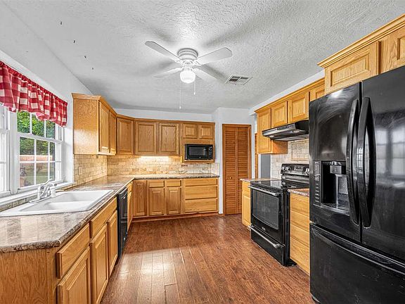 5th image of 5361 NW Oak Ave