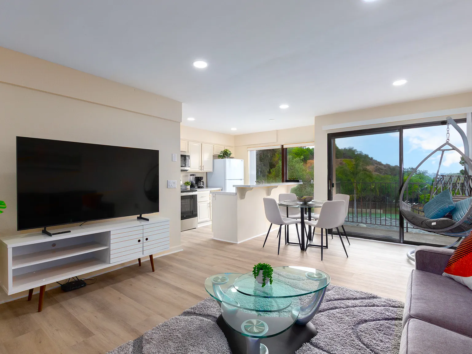 1 bed, 670 sqft, $2,950 — Photo 2