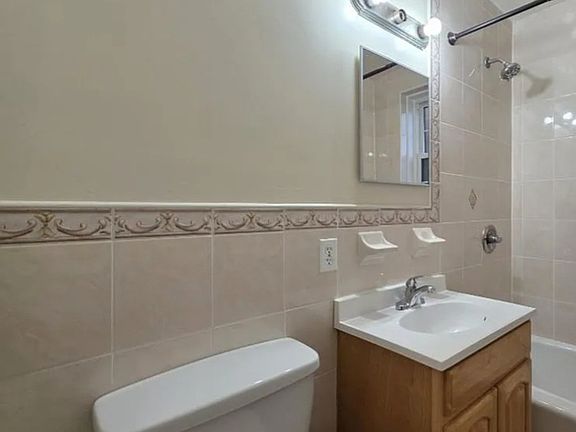5th image of 140-18 Burden Cres #402A