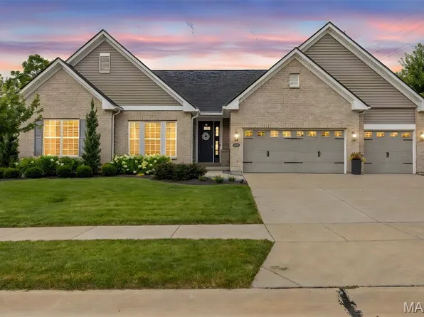 2700 Brook Hill Ln, Saint Charles, MO 63303