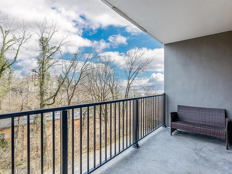 1815 William Howard Taft Rd #301 — Photo 8