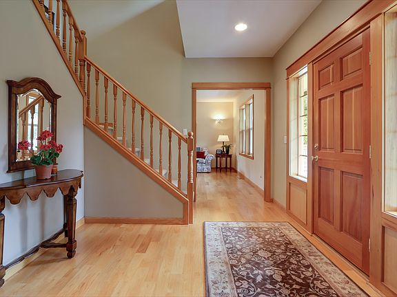 3rd image of 11311 Fieldstone Ln NE
