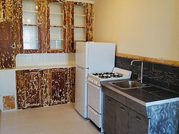 2nd image of 236 10th Ave NE APT 6