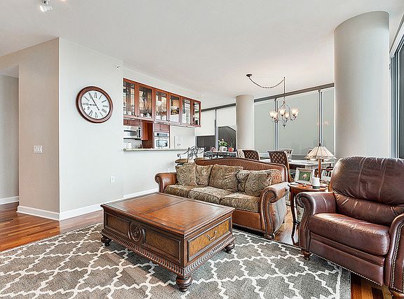 4th image of 1235 S Prairie Ave APT 2605