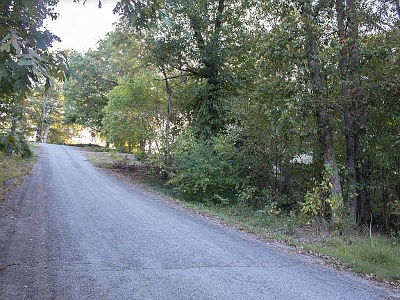 3rd image of Smith Ln