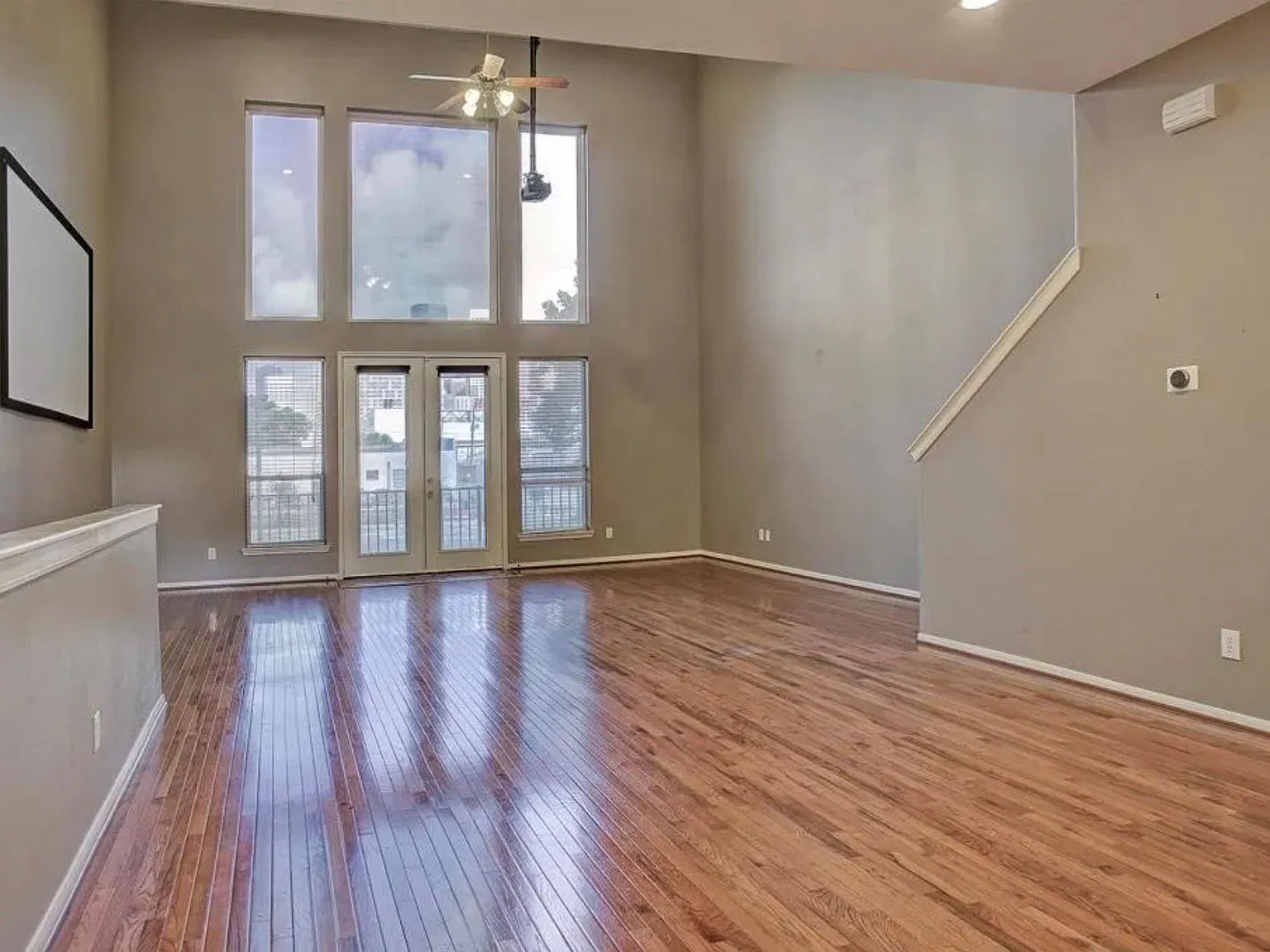 3 bed, 2.5 bath, 2587 sqft, $2,800 — Photo 2