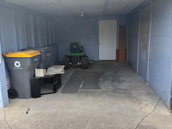 2nd image of 2600 S Banta Ave