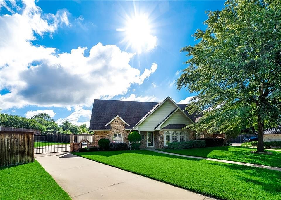 1st image of 2201 Oak Forest Ct