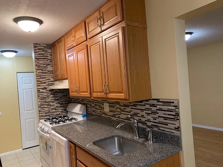 70 Shrewsbury Green Dr #F — Photo 9