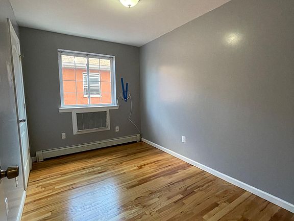 4th image of 1227 E 224th St