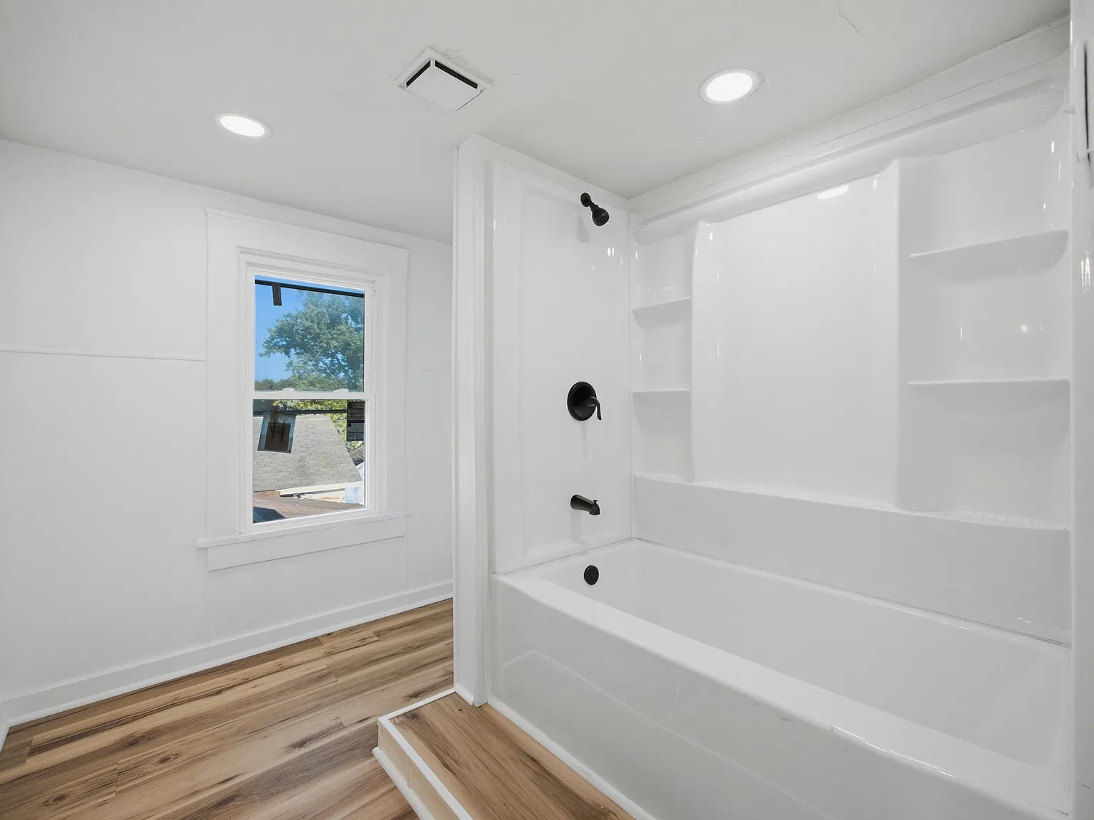 5 bed, 2634 sqft, $1,850 — Photo 2