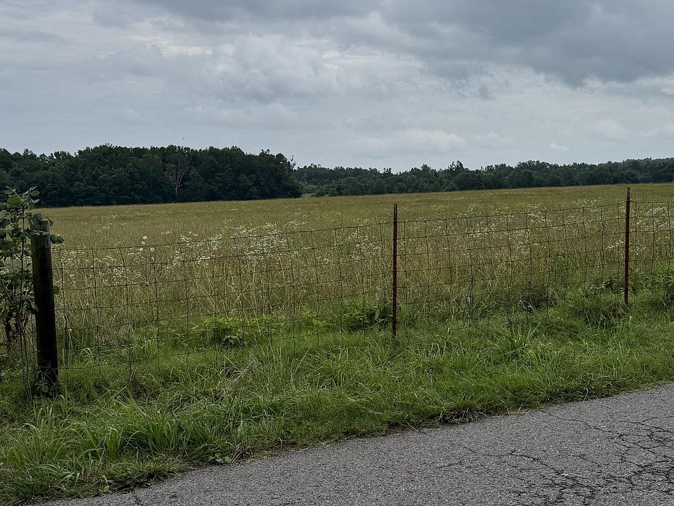 2nd image of 301 Bob Perry Rd