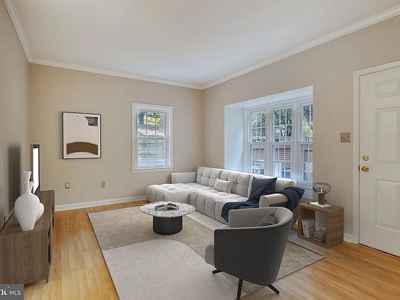 3rd image of 2536 Fairfax Dr #2A