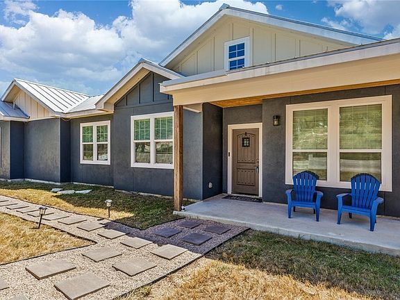 3rd image of 3225 Hawthorne Rd