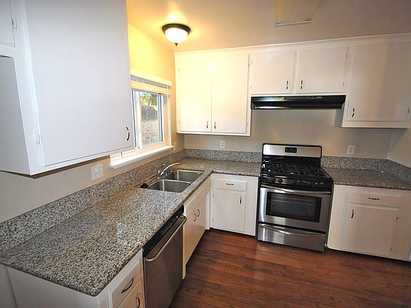4th image of 25577 Lomas Verdes St