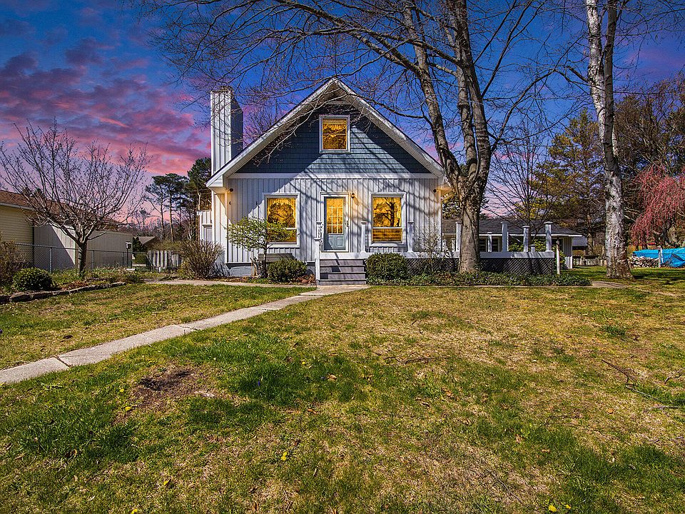 1st image of 2656 N Larch Dr