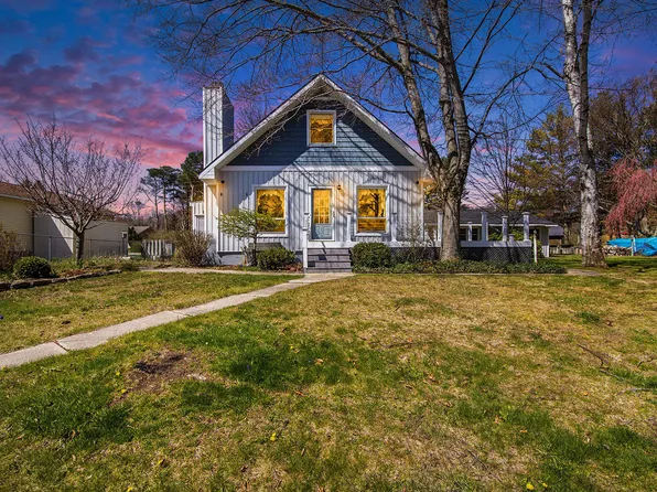 2656 N Larch Dr, Ludington, MI 49431