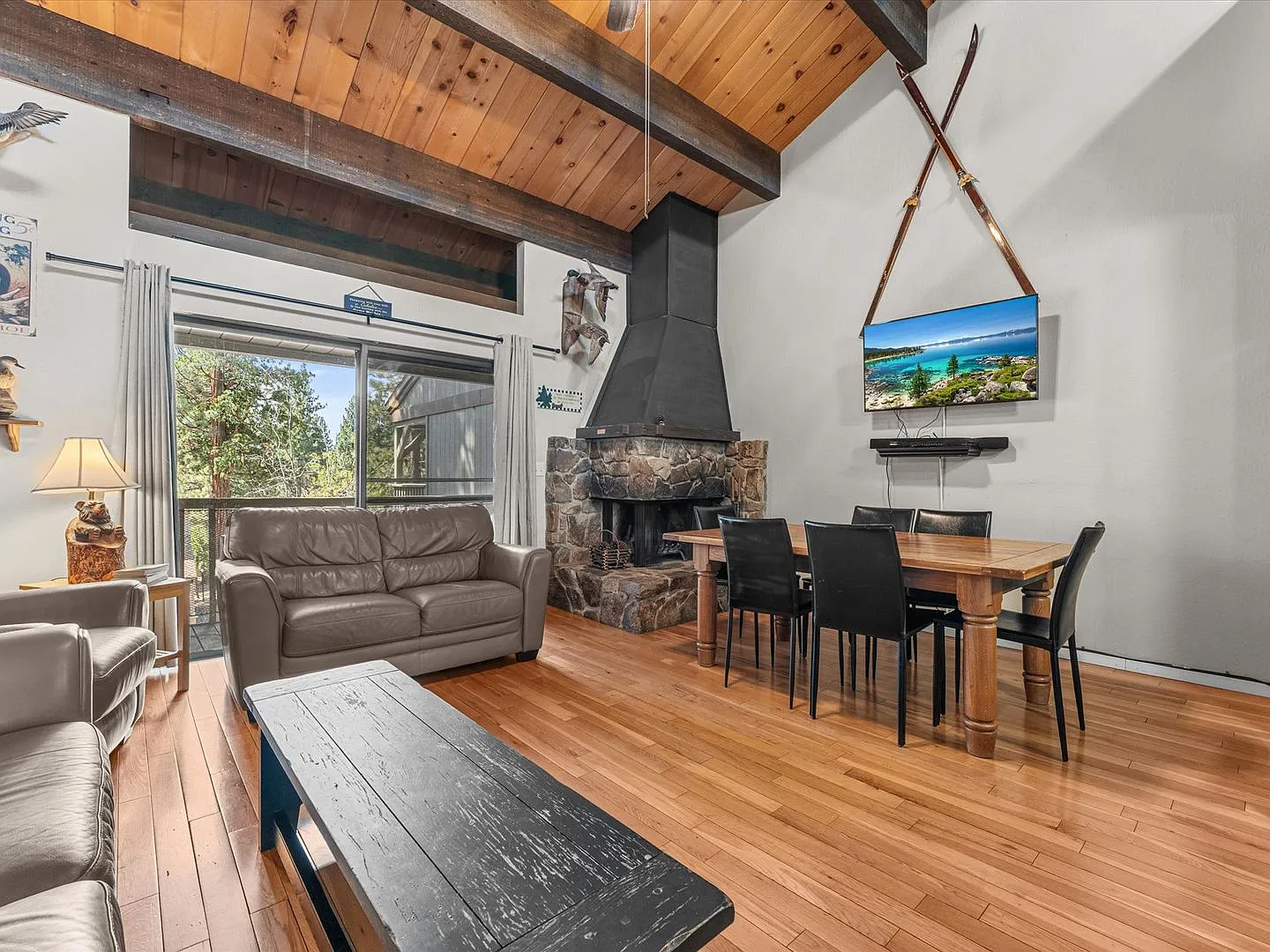 Long-Term Rental: Updated Townhome In Prime Location! 2 Bedrooms & Loft, Fully Furnished! — Photo 3