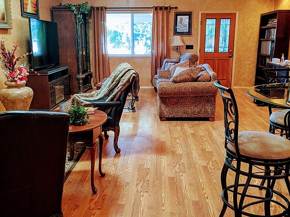 5th image of 3827 W Yorkshire Dr