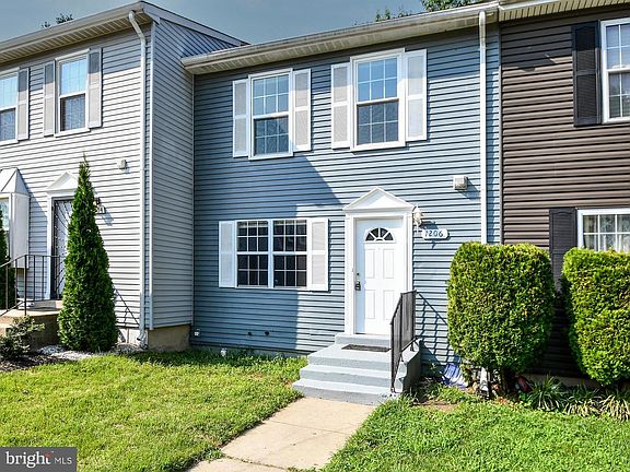 2nd image of 1206 Castlehaven Ct