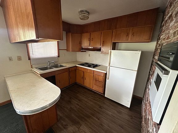 5th image of 19 Kennedy Dr #D