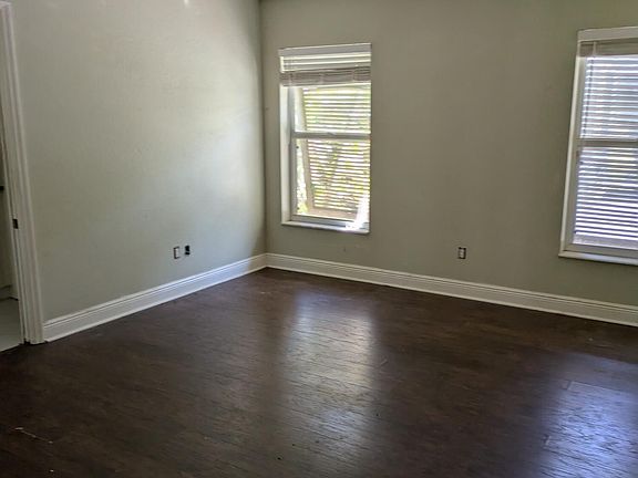 3rd image of 2811 SW Sun Court